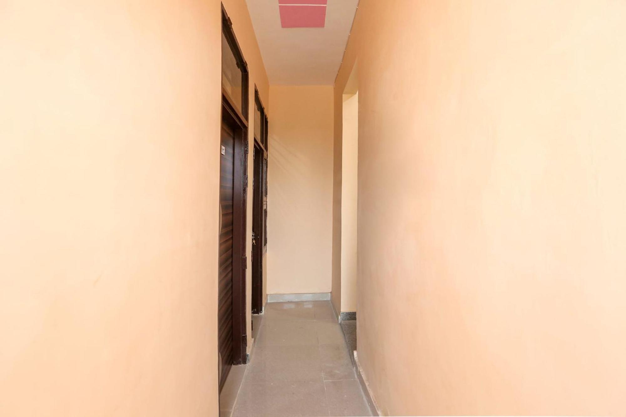 SPOT ON 65948 Royal Villa Gurgaon Esterno foto