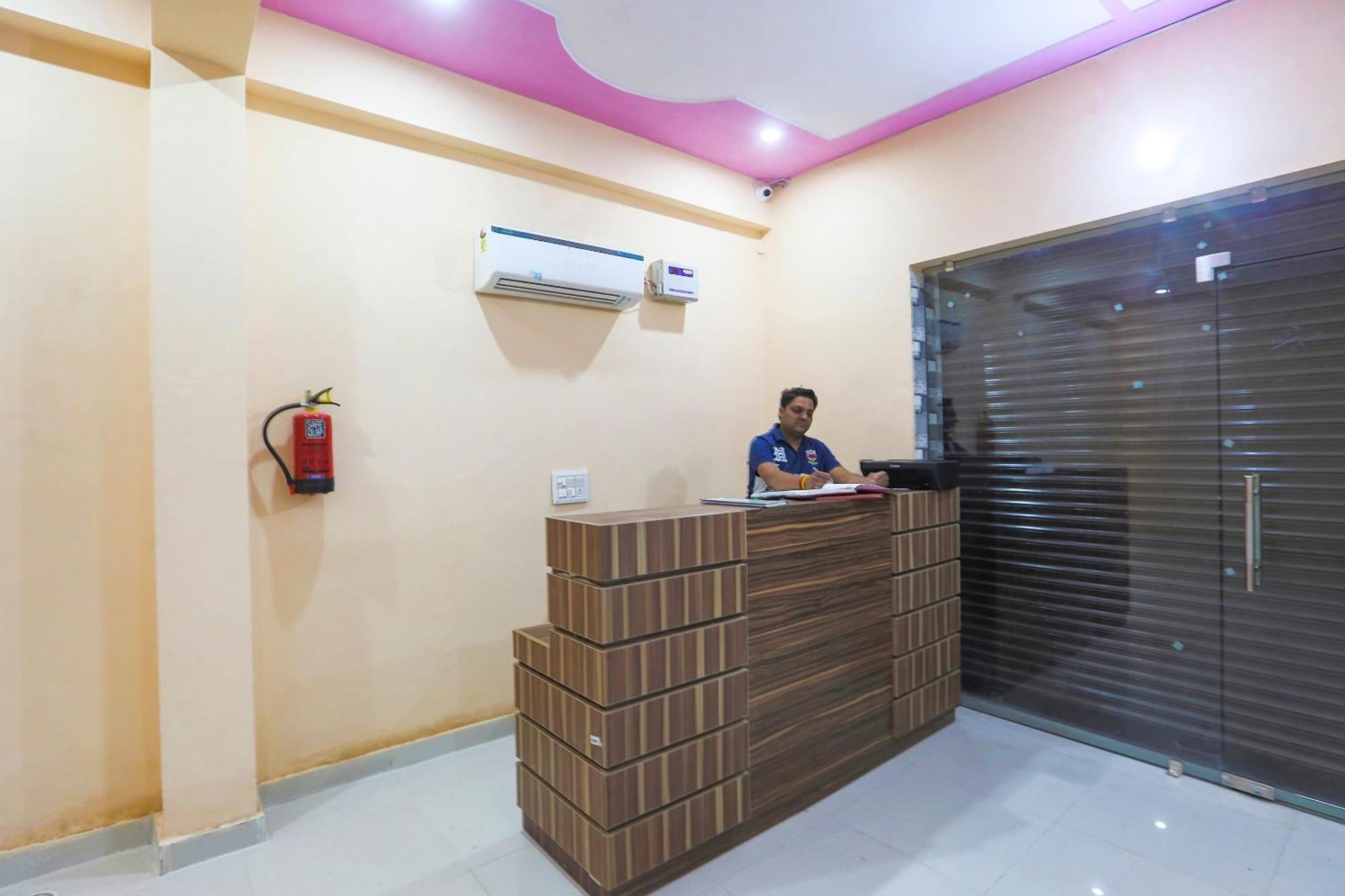 SPOT ON 65948 Royal Villa Gurgaon Esterno foto