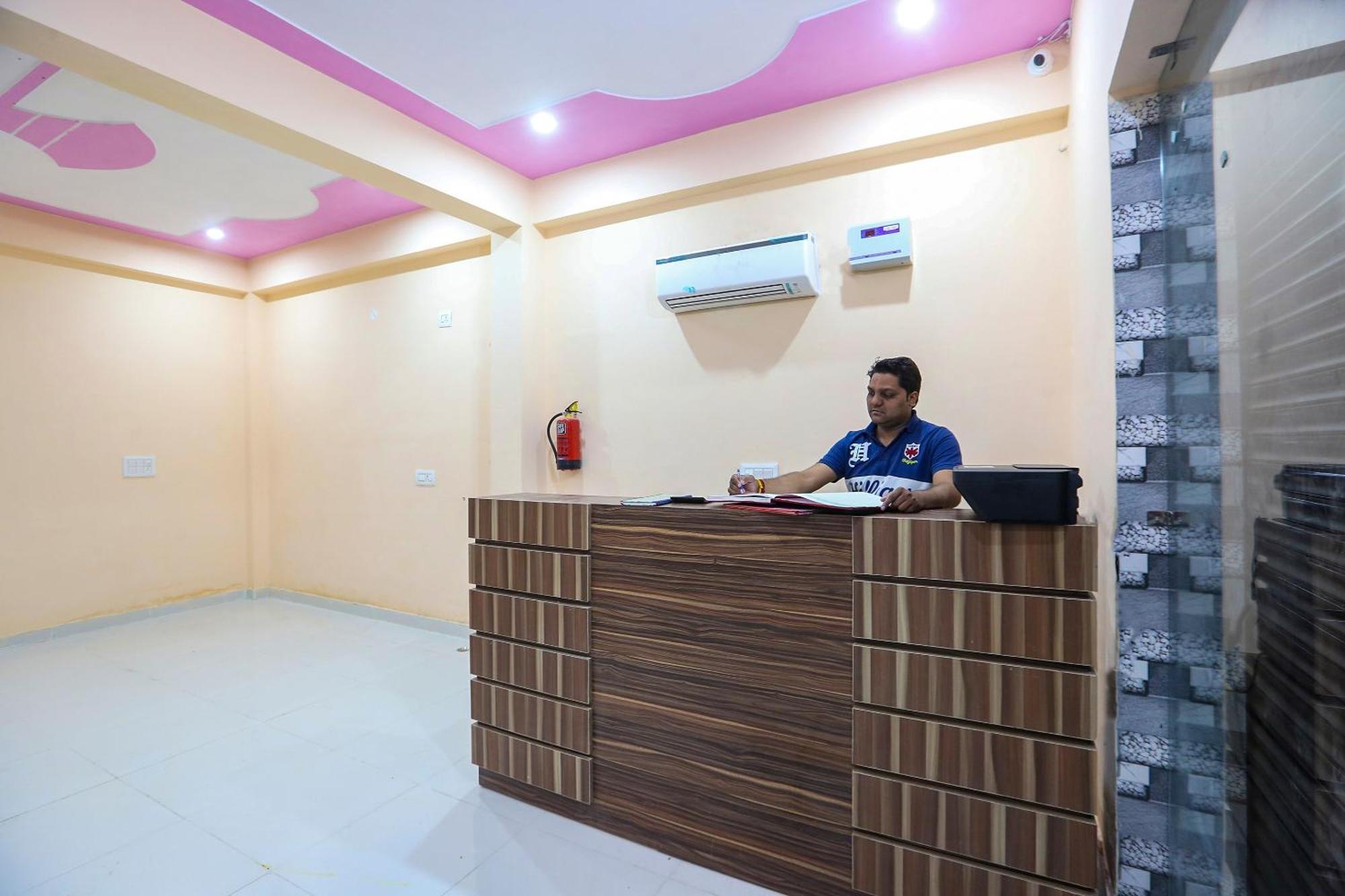 SPOT ON 65948 Royal Villa Gurgaon Esterno foto