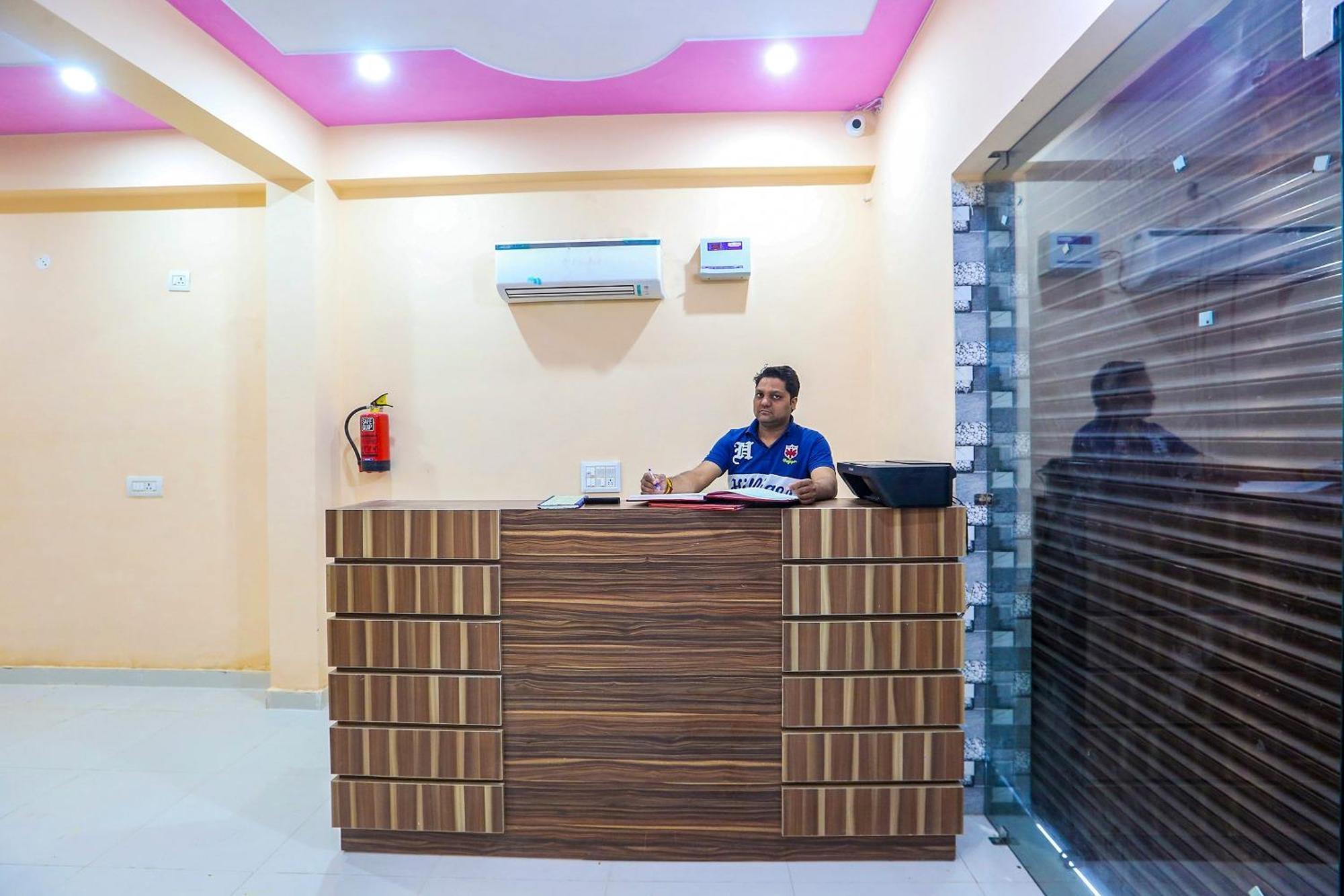 SPOT ON 65948 Royal Villa Gurgaon Esterno foto